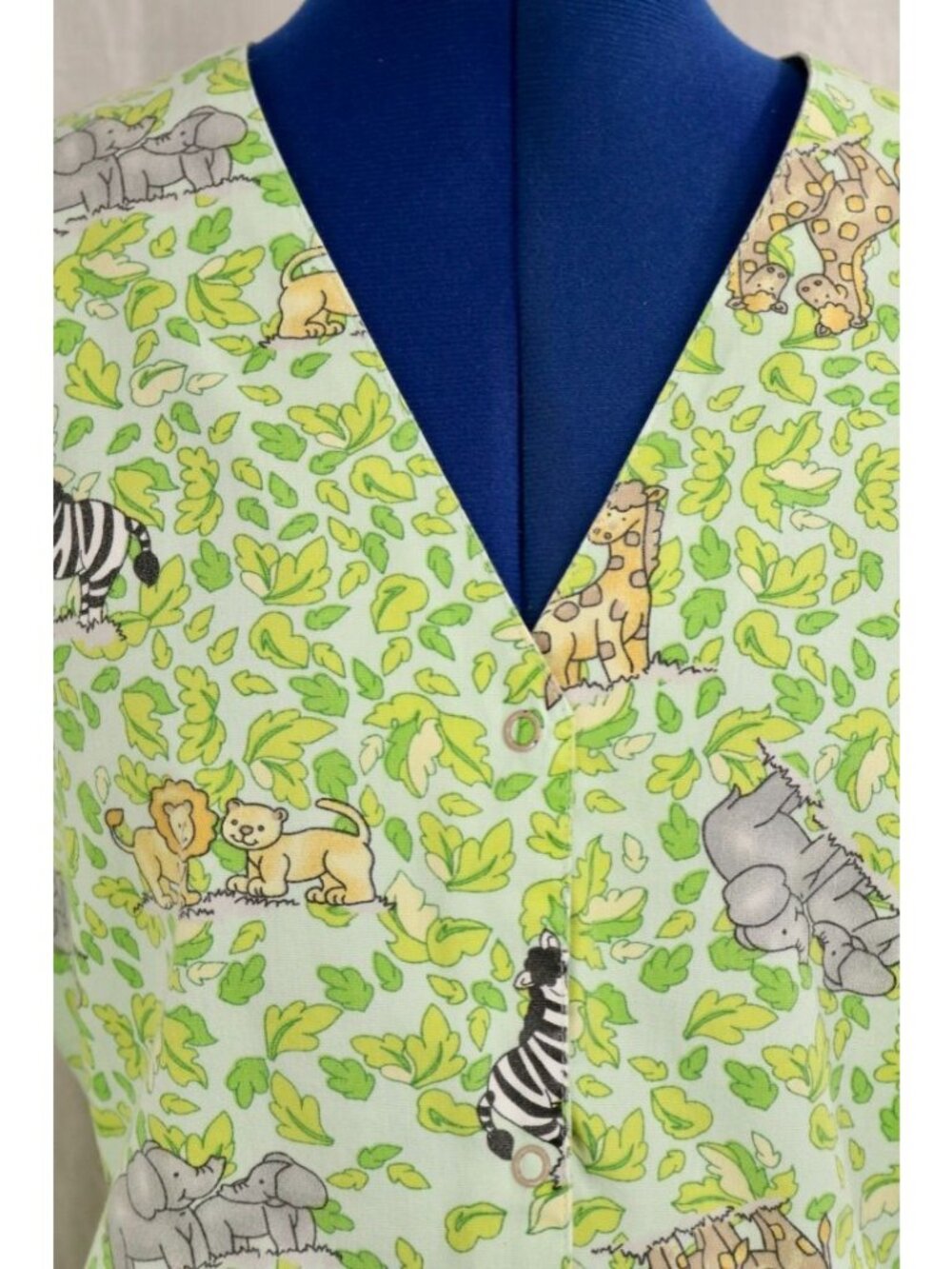 Cottagecore Scrub Top Women XS Green Safari Animal Whimsical Medical Lab VTG Y2K - Picture 5 of 10